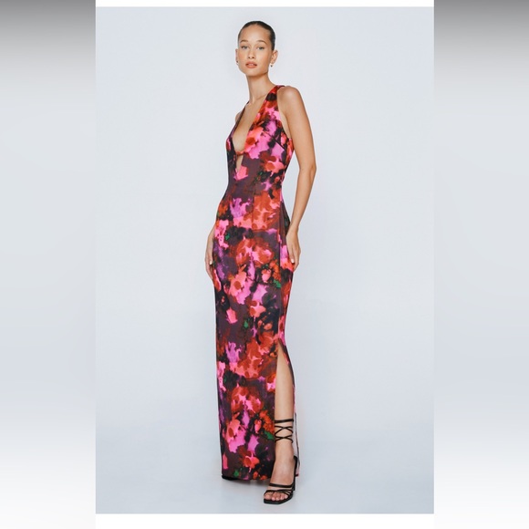 NastyGal Abstract Print Deep Plunge Maxi Dress. - Picture 1 of 4
